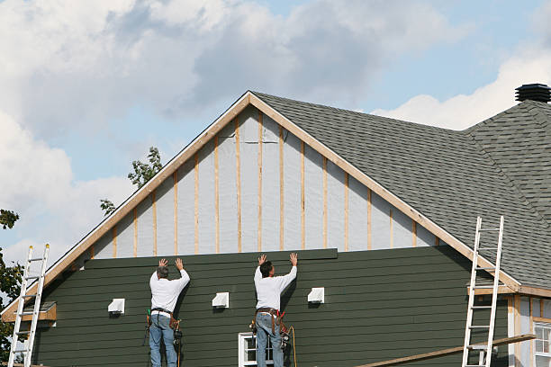 Professional Siding technician working in Elgin, TX